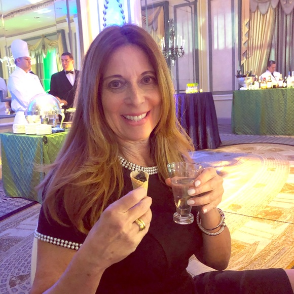 Meet your Posher, Lori - Picture 1 of 1